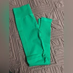 Brand new forever 21 stretch pants in vibrant green